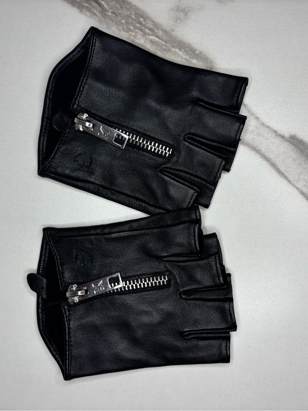 Karl Lagerfeld Zip-Up Fingerless Leather Gloves / Size M/L